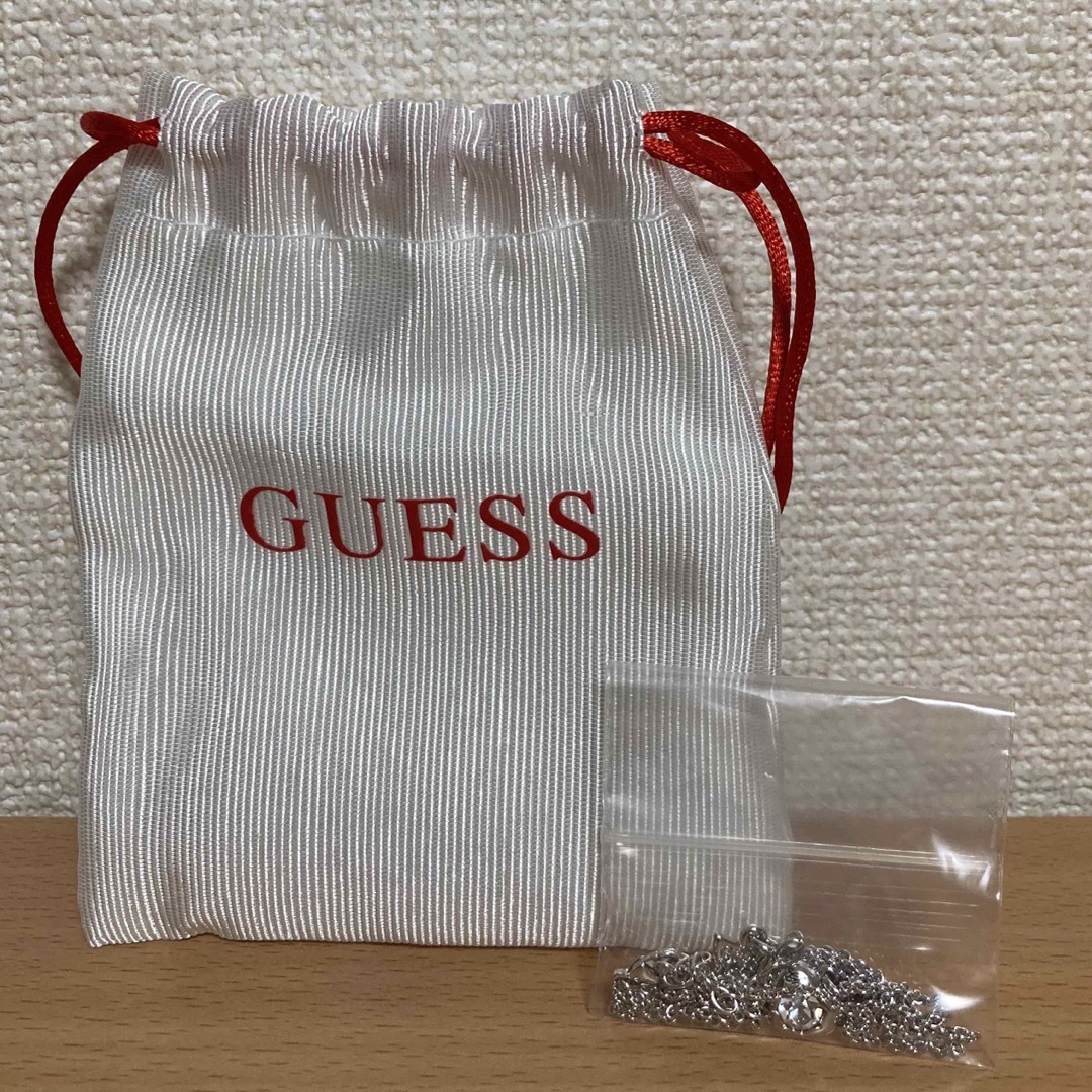 GUESS(ゲス)の【未使用】GUESS CRYSTALS OF LOVE ネックレス  レディースのアクセサリー(ネックレス)の商品写真