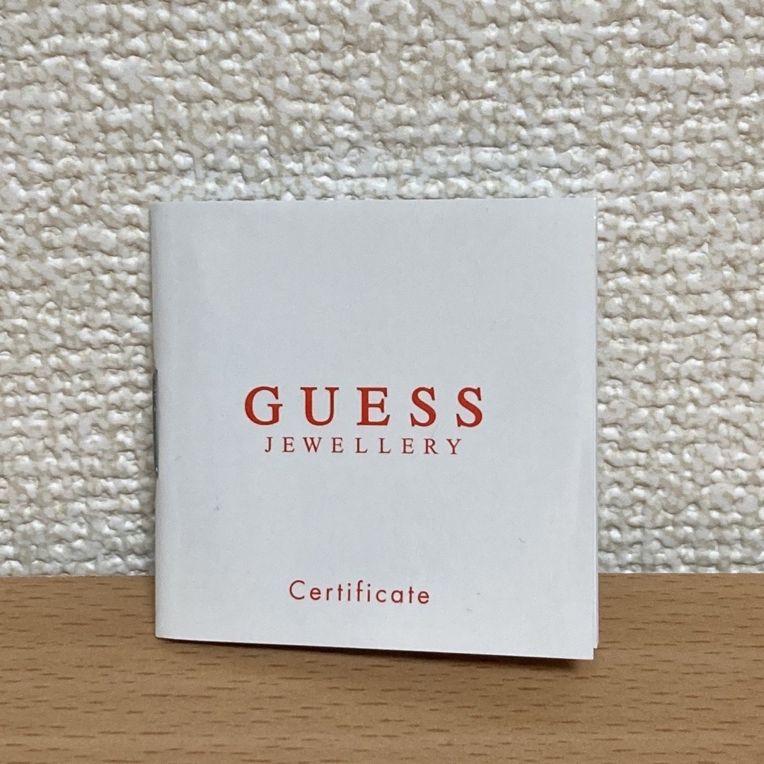 GUESS(ゲス)の【未使用】GUESS CRYSTALS OF LOVE ネックレス  レディースのアクセサリー(ネックレス)の商品写真