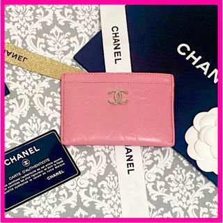 シャネル(CHANEL)の【極美品】CHANEL シャネル　カメリア　カードケース　パスケース　ピンク(名刺入れ/定期入れ)