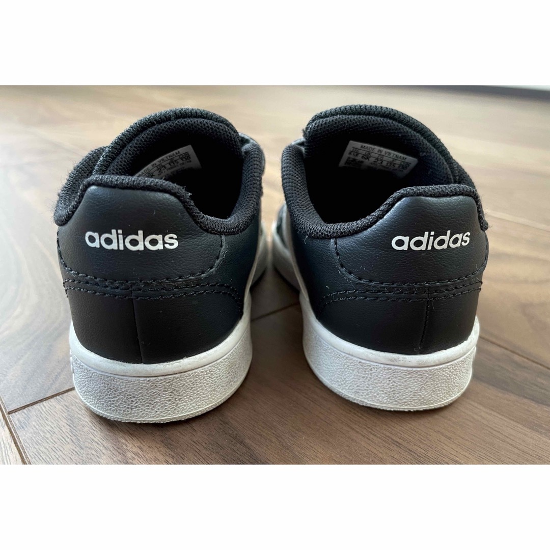 adidas(アディダス)のアディダス　スニーカー　13.5センチ キッズ/ベビー/マタニティのベビー靴/シューズ(~14cm)(スニーカー)の商品写真