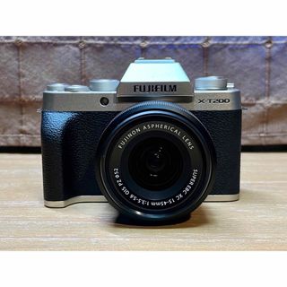 フジフイルム(富士フイルム)のFUJIFILM X-T200 シャンパンゴールド ミラーレスカメラレンズキット(ミラーレス一眼)