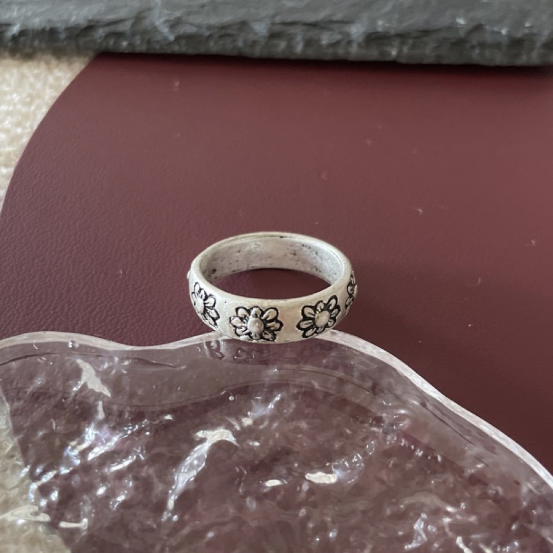 SMELLY(スメリー)のアーバンリサーチ　指輪　リング　スメリー　アクセサリー　シルバー　お花モチーフ　 レディースのアクセサリー(リング(指輪))の商品写真