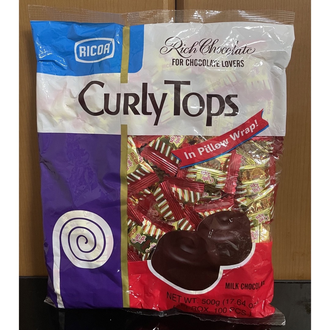 Curly Tops カーリートップス チョコ 100pcs個 食品/飲料/酒の食品(菓子/デザート)の商品写真