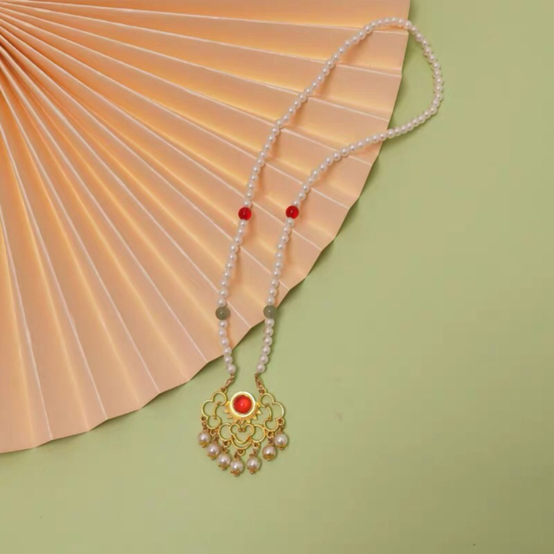 BODYLINE(ボディライン)の真珠雲紋如意平安鎖瓔珞　白赤金色ネックレス 中華風　着物和服漢服　新中式　縁起物 レディースのアクセサリー(ネックレス)の商品写真
