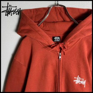 ステューシー(STUSSY)の【美品】ステューシー　ビッグロゴ入りフルジップパーカー　即完売モデル(パーカー)