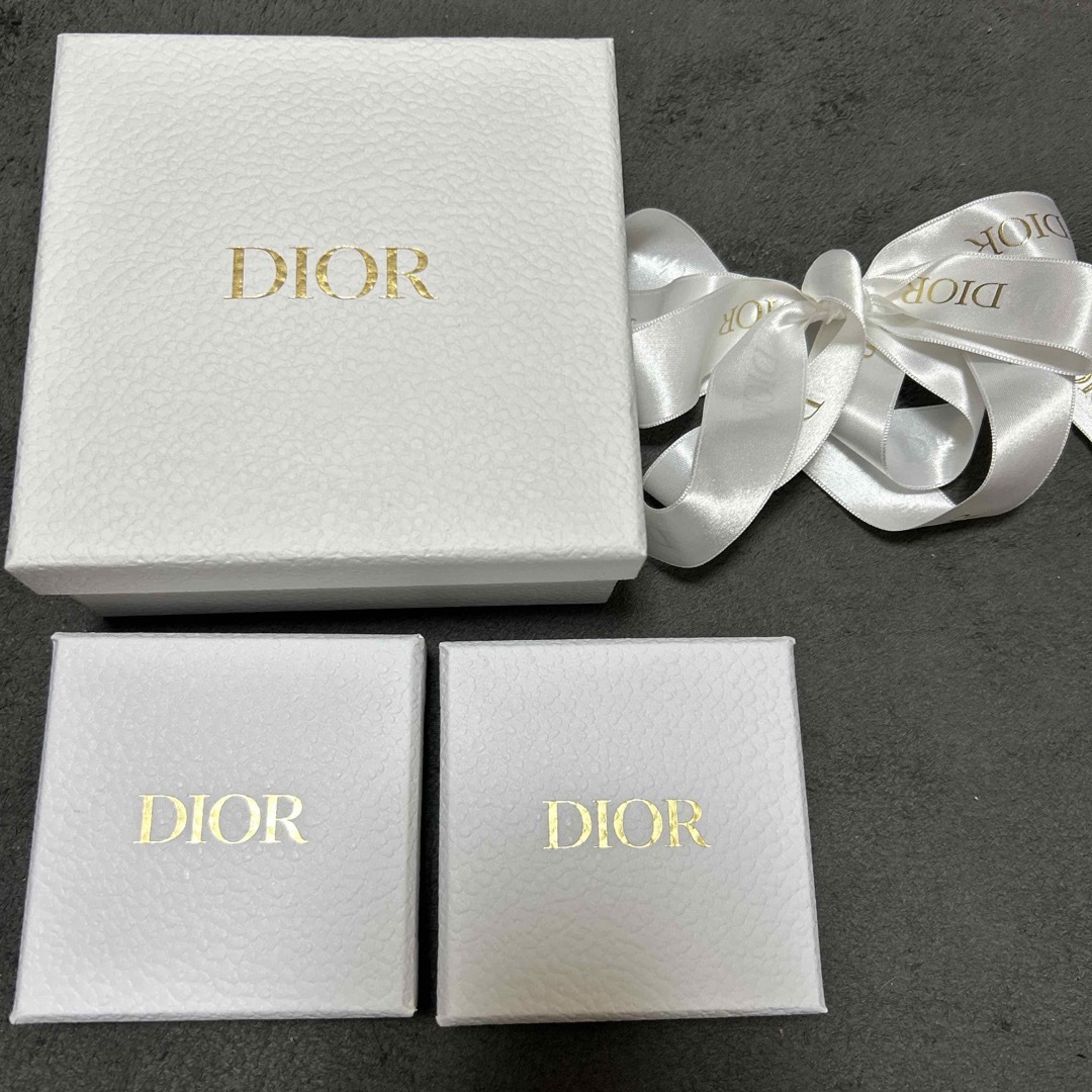 Christian Dior(クリスチャンディオール)のChristian Dior 箱 リボン インテリア/住まい/日用品のオフィス用品(ラッピング/包装)の商品写真