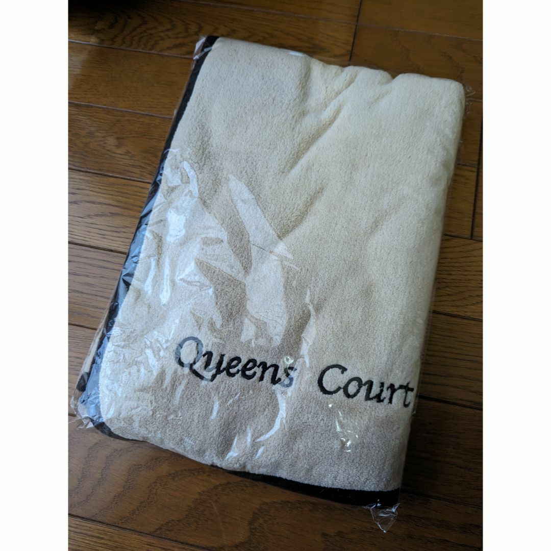 QUEENS COURT(クイーンズコート)の新品未使用　クインズコート　ノベルティ　ブランケット　ひざ掛け インテリア/住まい/日用品の寝具(毛布)の商品写真