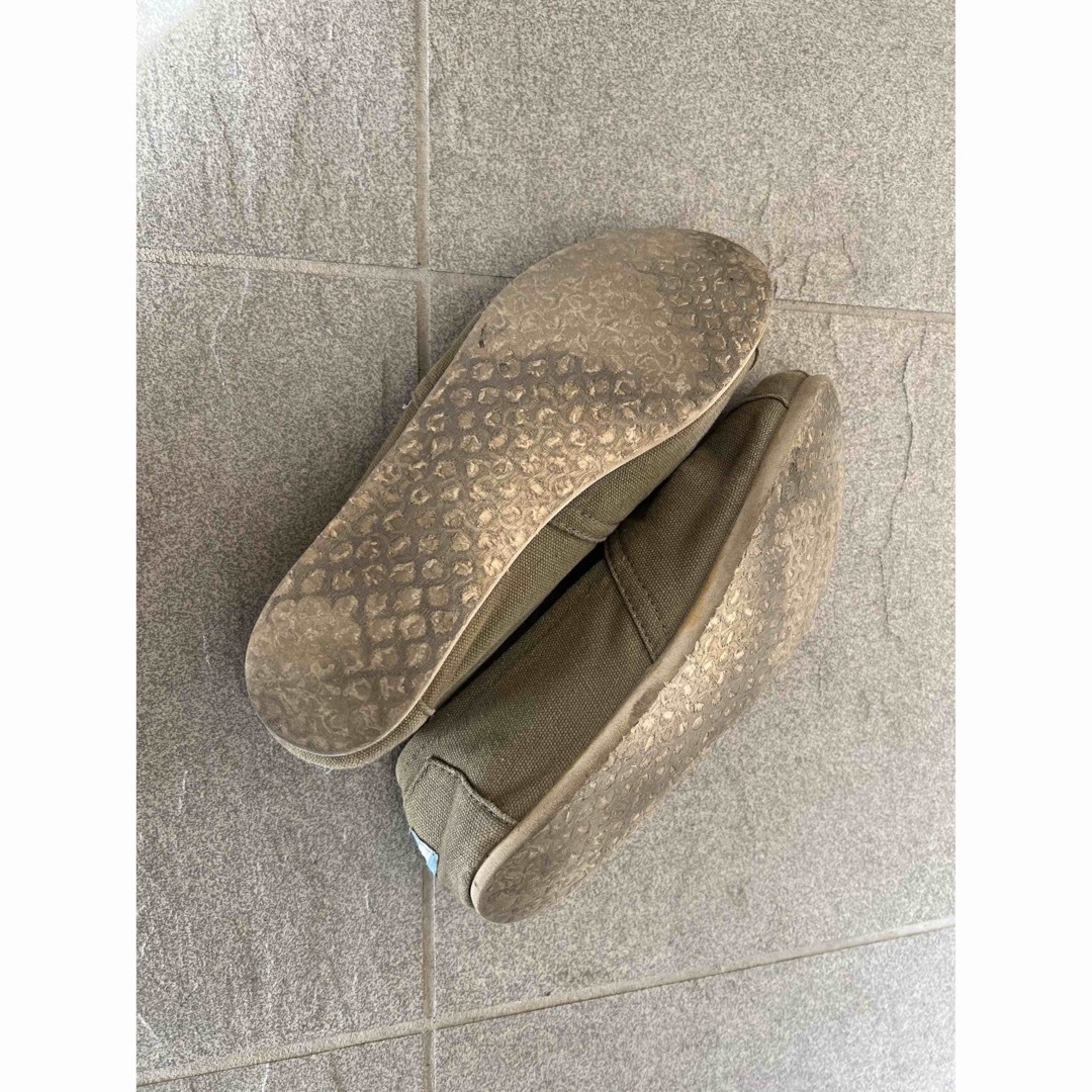 TOMS(トムズ)の【TOMS】スリッポン　カーキ　レディース8(約25.0cm) レディースの靴/シューズ(スリッポン/モカシン)の商品写真