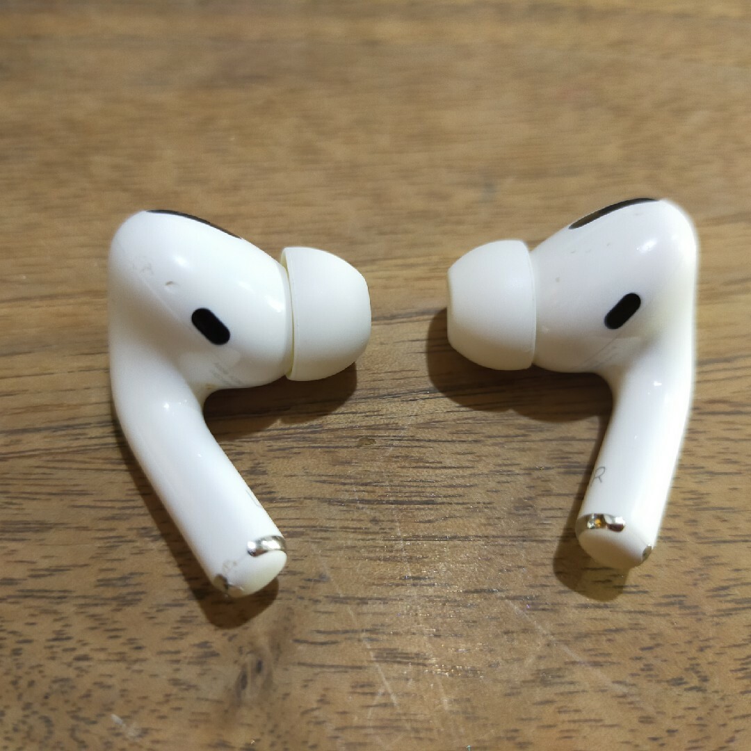 Apple(アップル)のairpods2 〈※右イヤホンのみ正常に機能〉 スマホ/家電/カメラのオーディオ機器(ヘッドフォン/イヤフォン)の商品写真