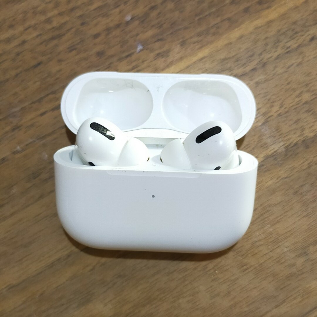 Apple(アップル)のairpods2 〈※右イヤホンのみ正常に機能〉 スマホ/家電/カメラのオーディオ機器(ヘッドフォン/イヤフォン)の商品写真