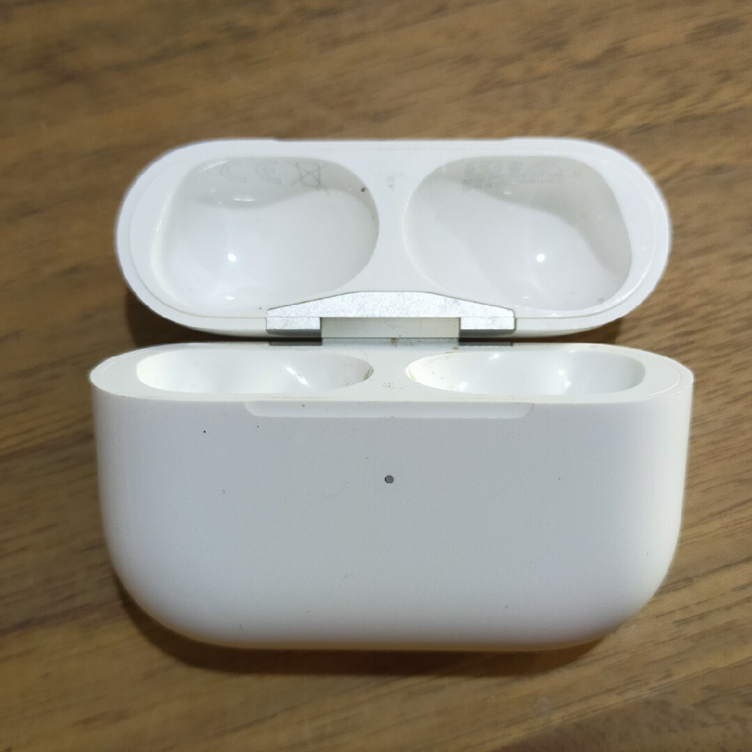 Apple(アップル)のairpods2 〈※右イヤホンのみ正常に機能〉 スマホ/家電/カメラのオーディオ機器(ヘッドフォン/イヤフォン)の商品写真