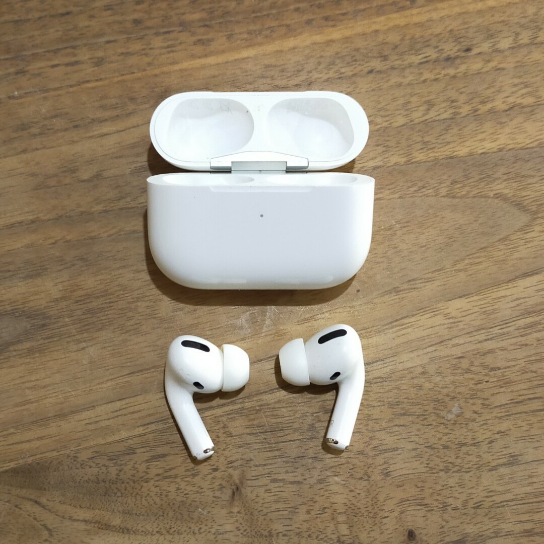 Apple(アップル)のairpods2 〈※右イヤホンのみ正常に機能〉 スマホ/家電/カメラのオーディオ機器(ヘッドフォン/イヤフォン)の商品写真