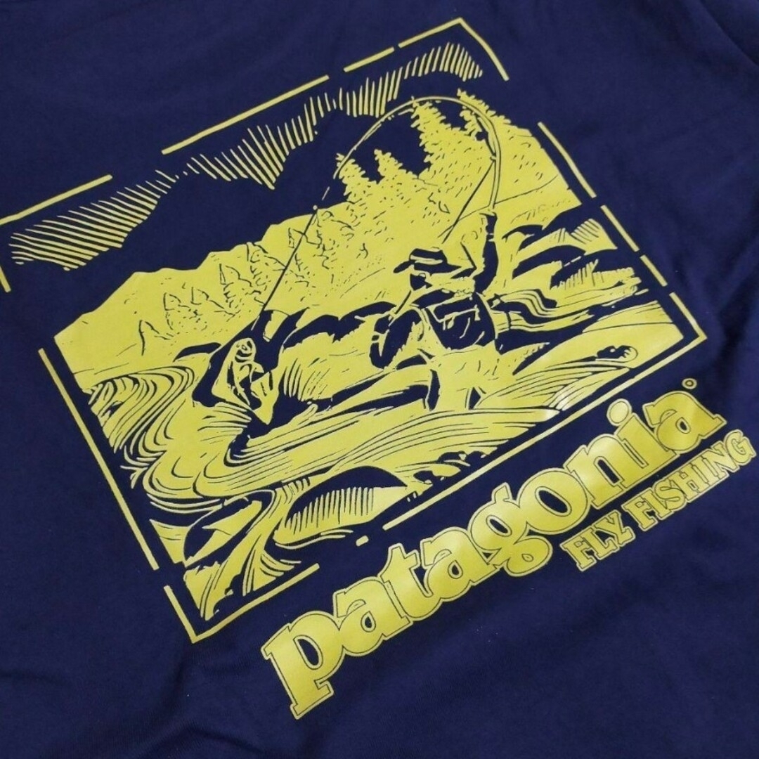 patagonia(パタゴニア)のパタゴニア100%cotton FLY FISHINGプリントＴネイビーサイズＬ メンズのトップス(Tシャツ/カットソー(七分/長袖))の商品写真