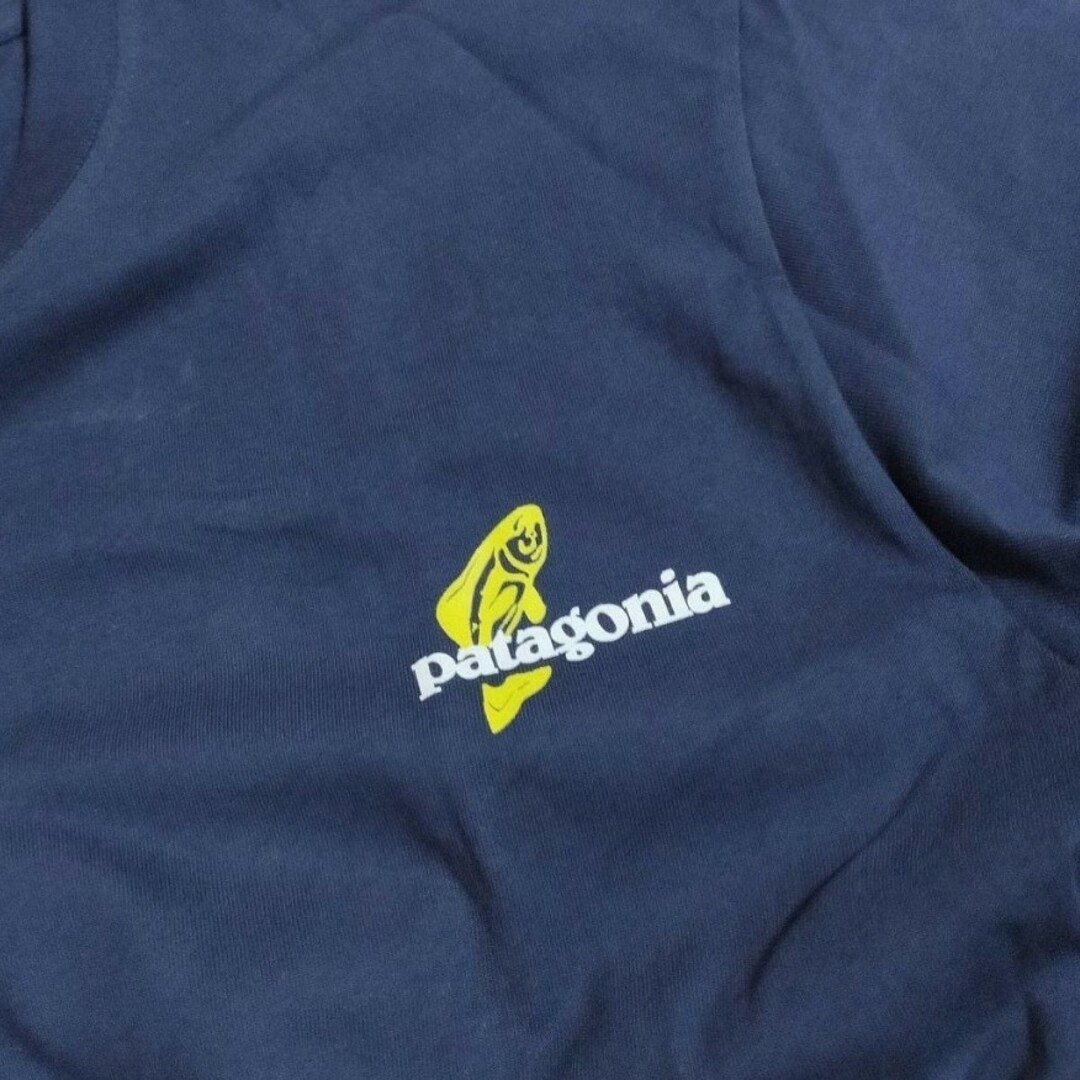 patagonia(パタゴニア)のパタゴニア100%cotton FLY FISHINGプリントＴネイビーサイズＬ メンズのトップス(Tシャツ/カットソー(七分/長袖))の商品写真