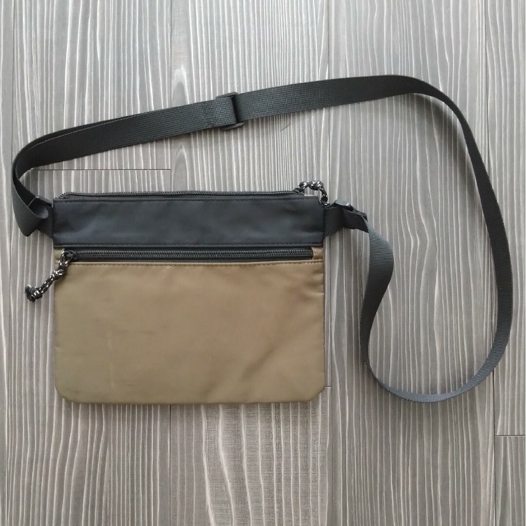 Rename 2トーンナイロンサコッシュバッグ メンズのバッグ(ショルダーバッグ)の商品写真
