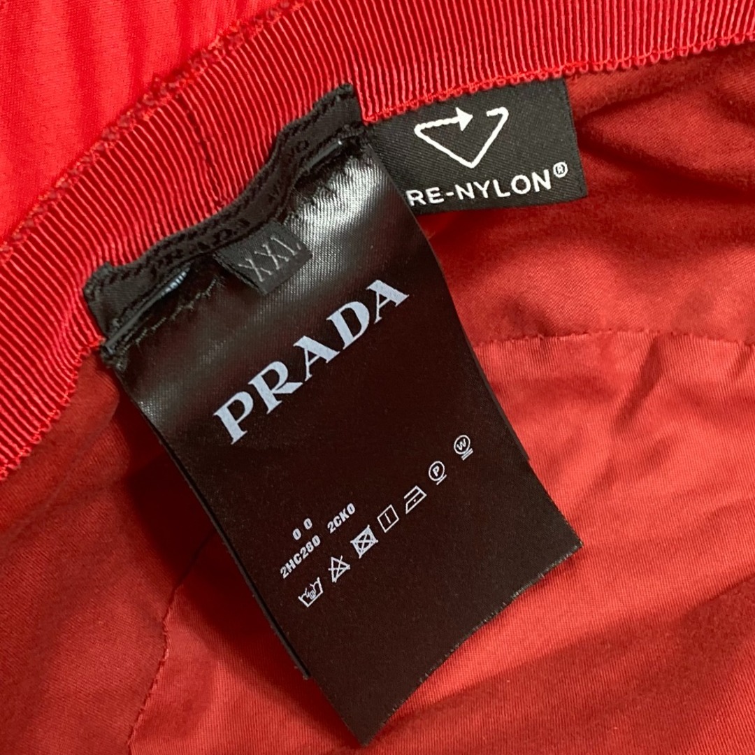 PRADA(プラダ)のプラダ PRADA トライアングルロゴフィッシャーマンハット 2HC280 ひも付き ハット帽 帽子 バケットハット ボブハット ハット レッド 美品 レディースの帽子(ハット)の商品写真