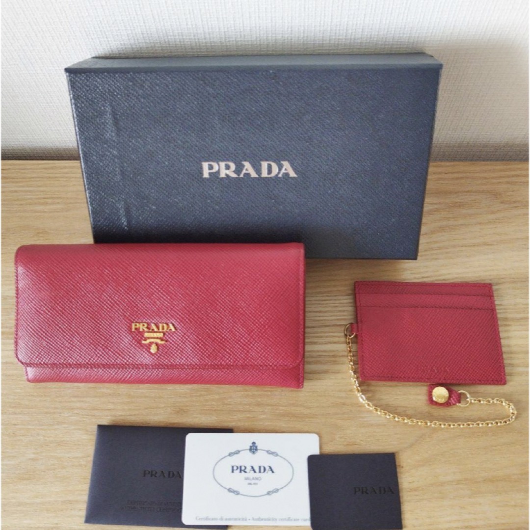 PRADA サファイアーノメタル　CAMNEO