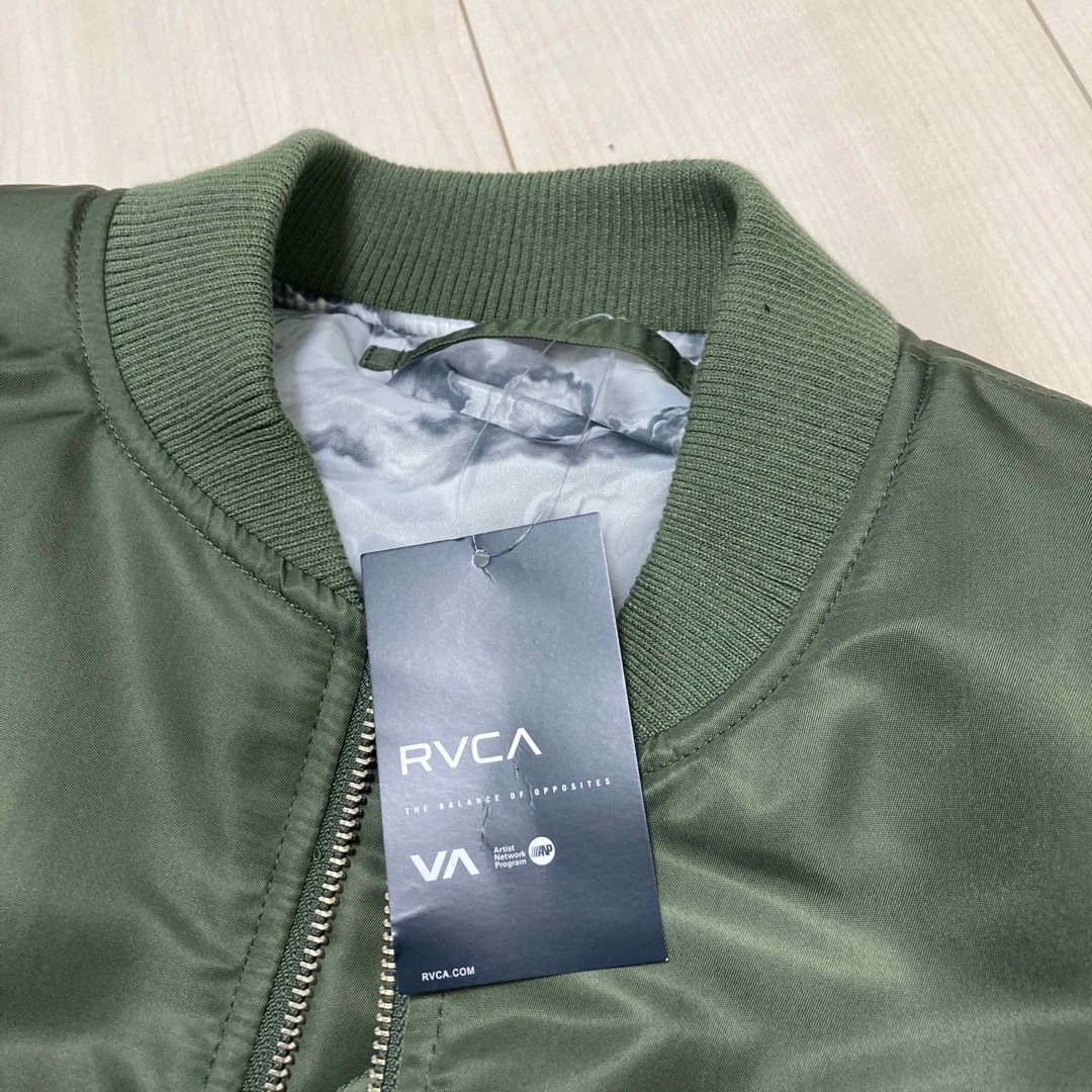 RVCA(ルーカ)の新品未使用　RVCA ルーカMR CARTOON MA-1 JACKET メンズのジャケット/アウター(ブルゾン)の商品写真