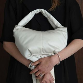 クラネ(CLANE)のRAMIDUS×CLANE ROUND HAND BAG　ライトグレー　クラネ(ハンドバッグ)