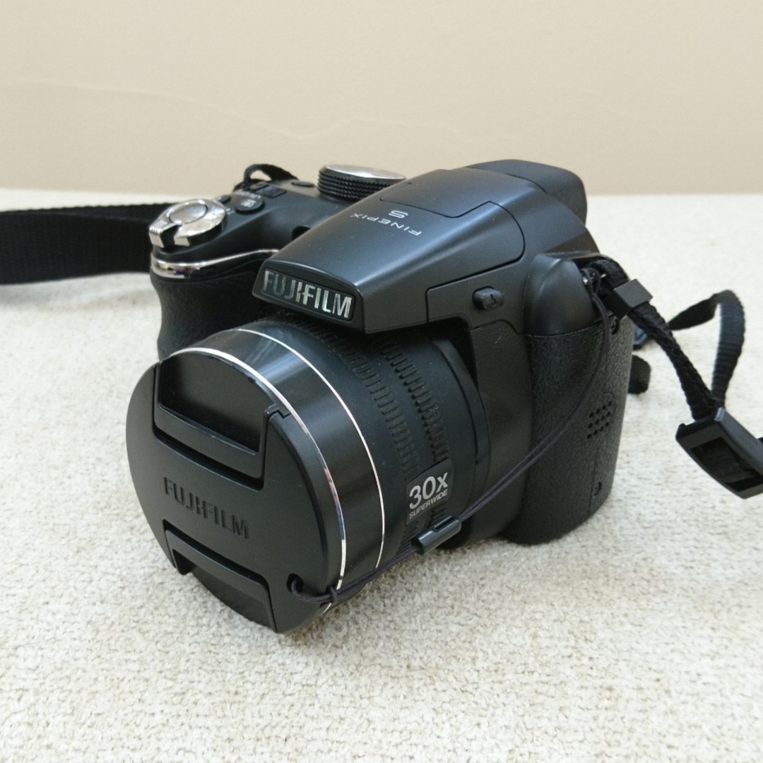 富士フィルム FinePix S4500カメラ