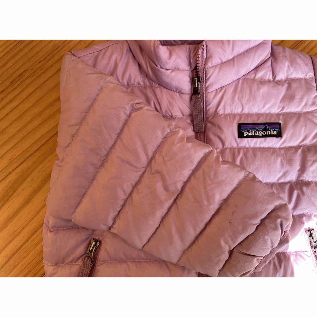 patagonia(パタゴニア)のパタゴニア　ダウン　アウター　12-18M  キッズ/ベビー/マタニティのベビー服(~85cm)(ジャケット/コート)の商品写真