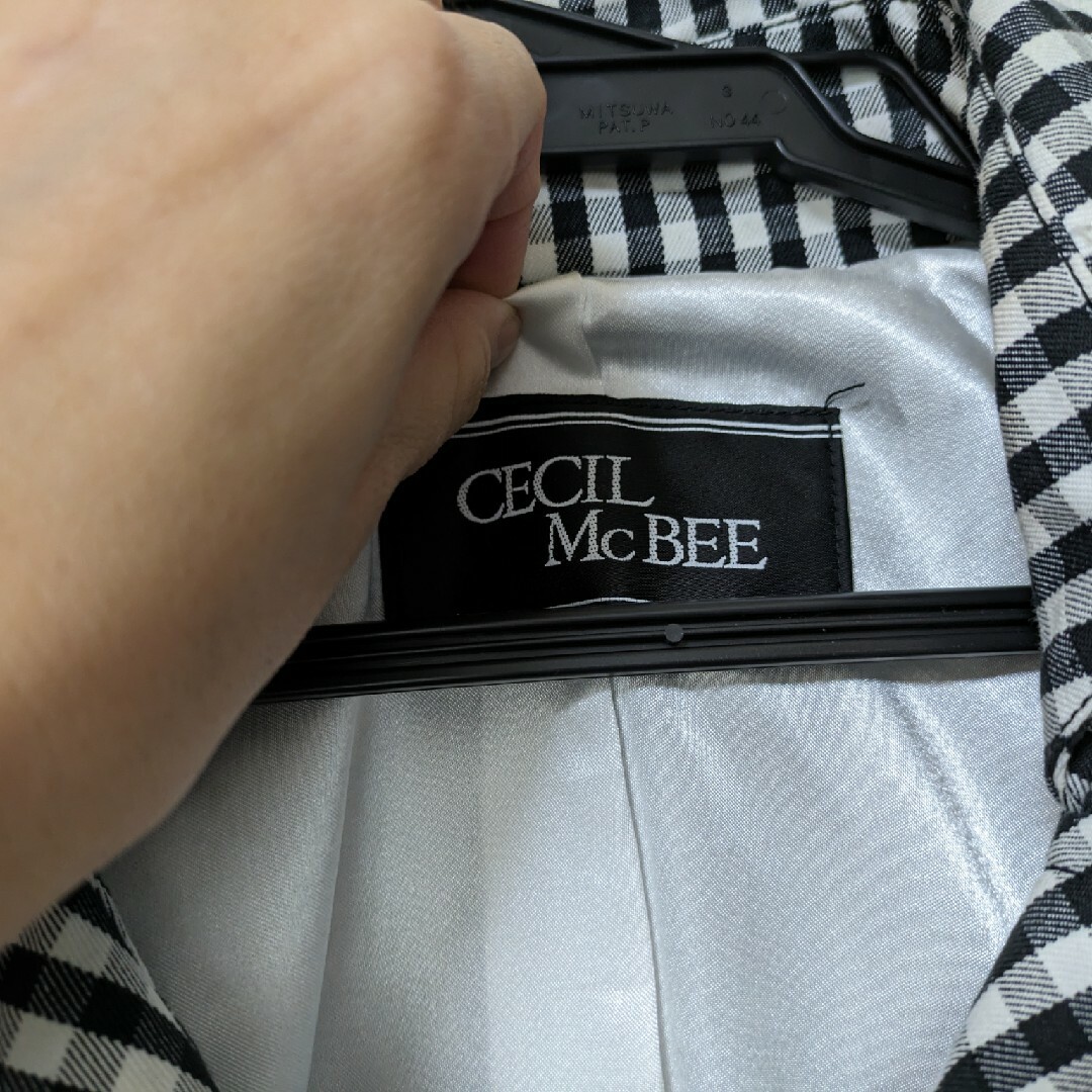 CECIL McBEE(セシルマクビー)の【CECIL McBEE】セシルマクビー　チェック柄　トレンチコート(M)黒　白 レディースのジャケット/アウター(トレンチコート)の商品写真