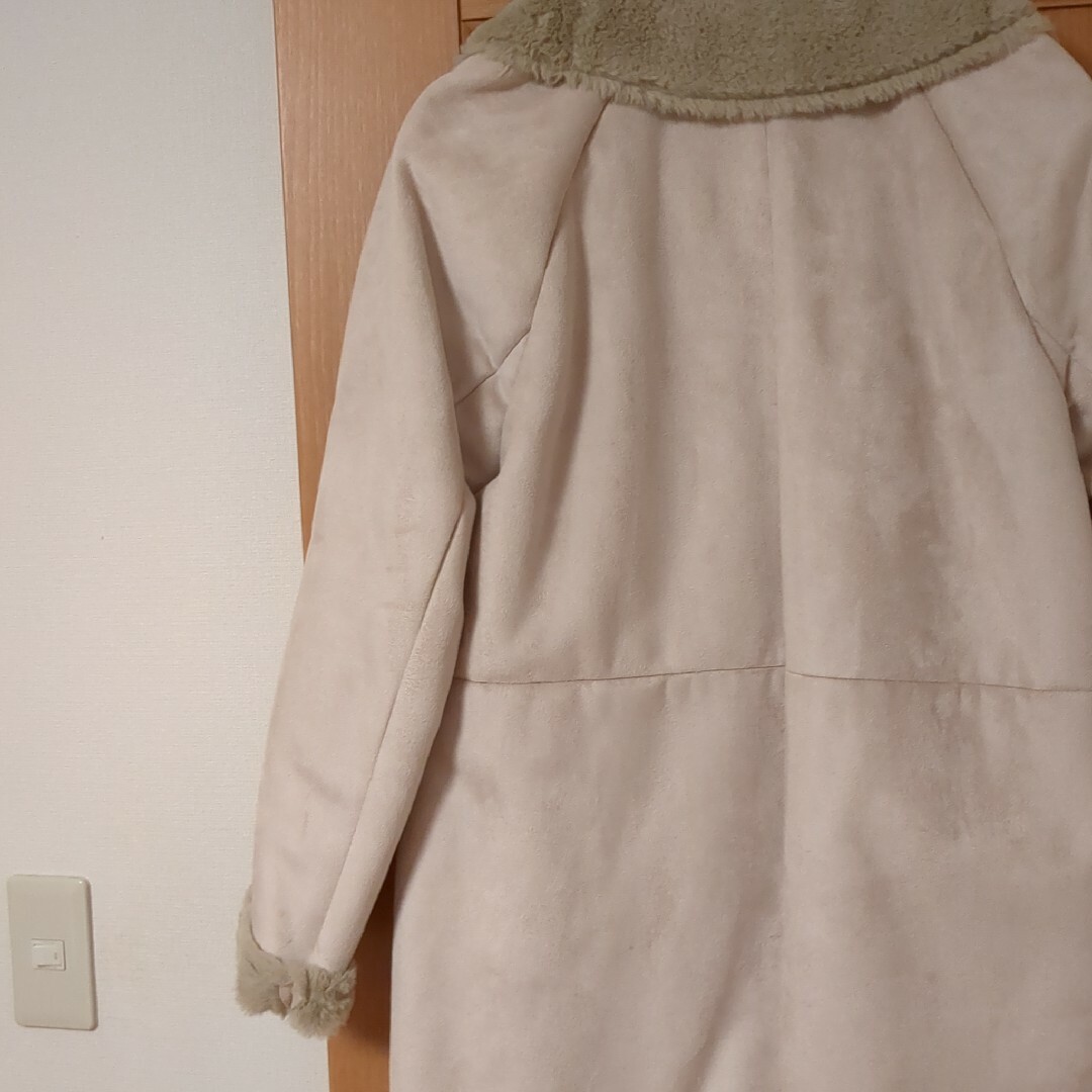 Chez toi(シェトワ)のお値下げ　美品　コート　ムートン調　スウェード調　ベージュ レディースのジャケット/アウター(ムートンコート)の商品写真