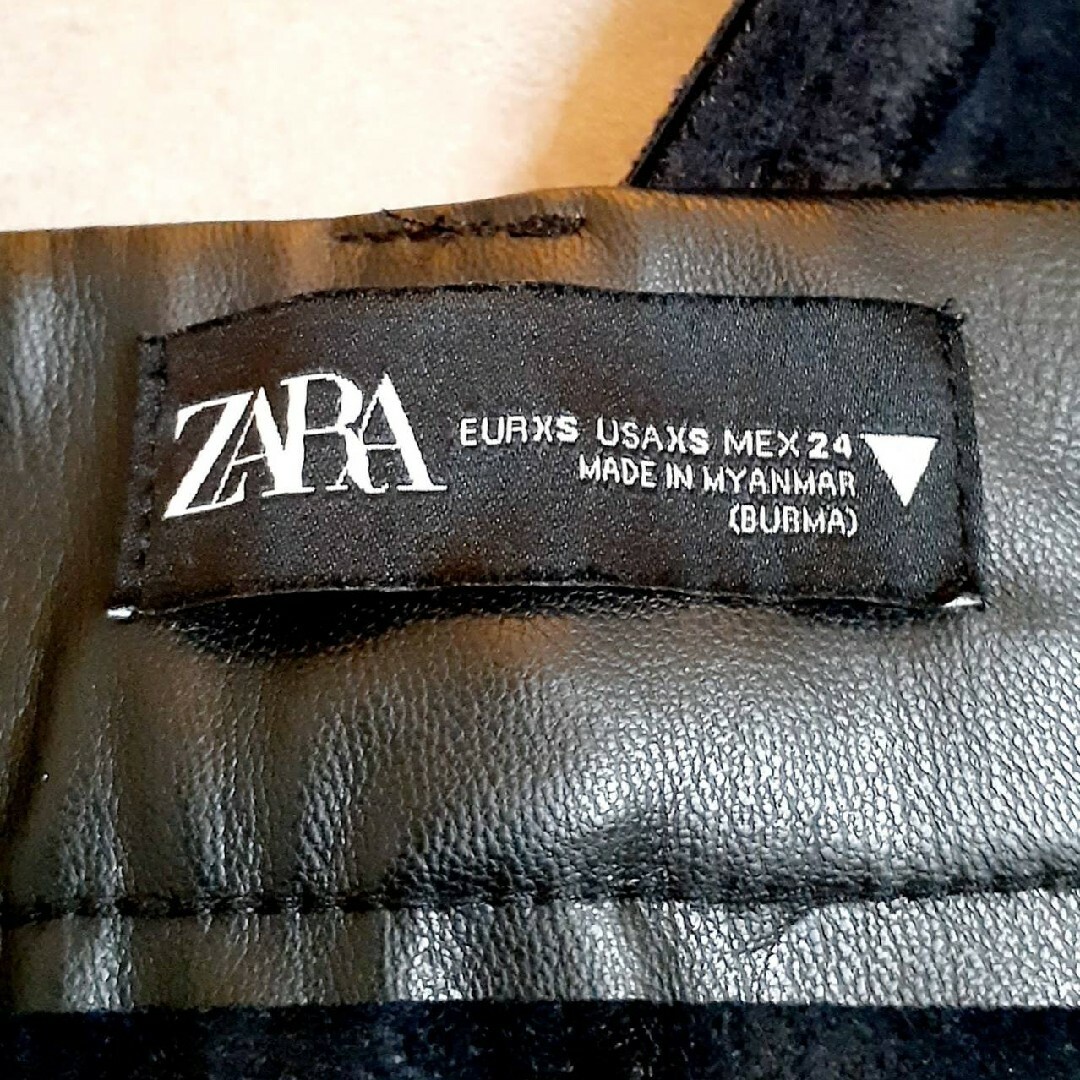 ZARA(ザラ)の◆ZARA◆フェイクレザーパンツ/ズボン/革★ザラ★ レディースのパンツ(カジュアルパンツ)の商品写真