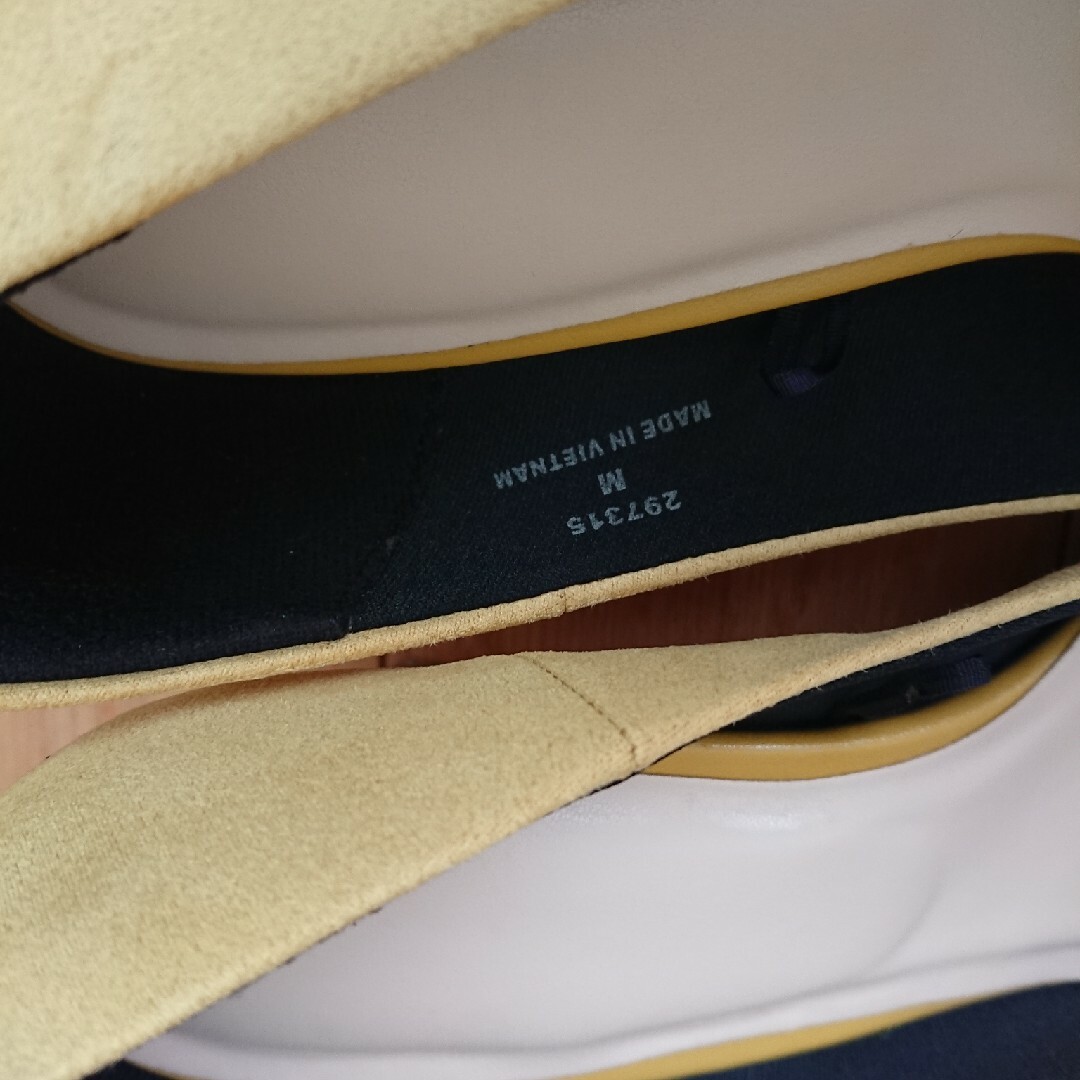 GU(ジーユー)のパンプス M GU 使用回数少  落ち着いたイエロー レディースの靴/シューズ(ハイヒール/パンプス)の商品写真