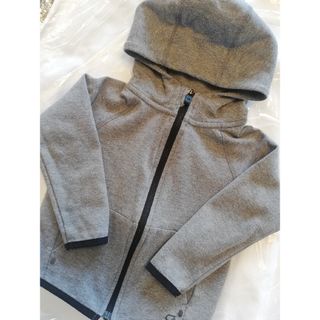 ギャップ(GAP)のGapFit　パーカー　グレー　2Y　95㎝(ジャケット/上着)