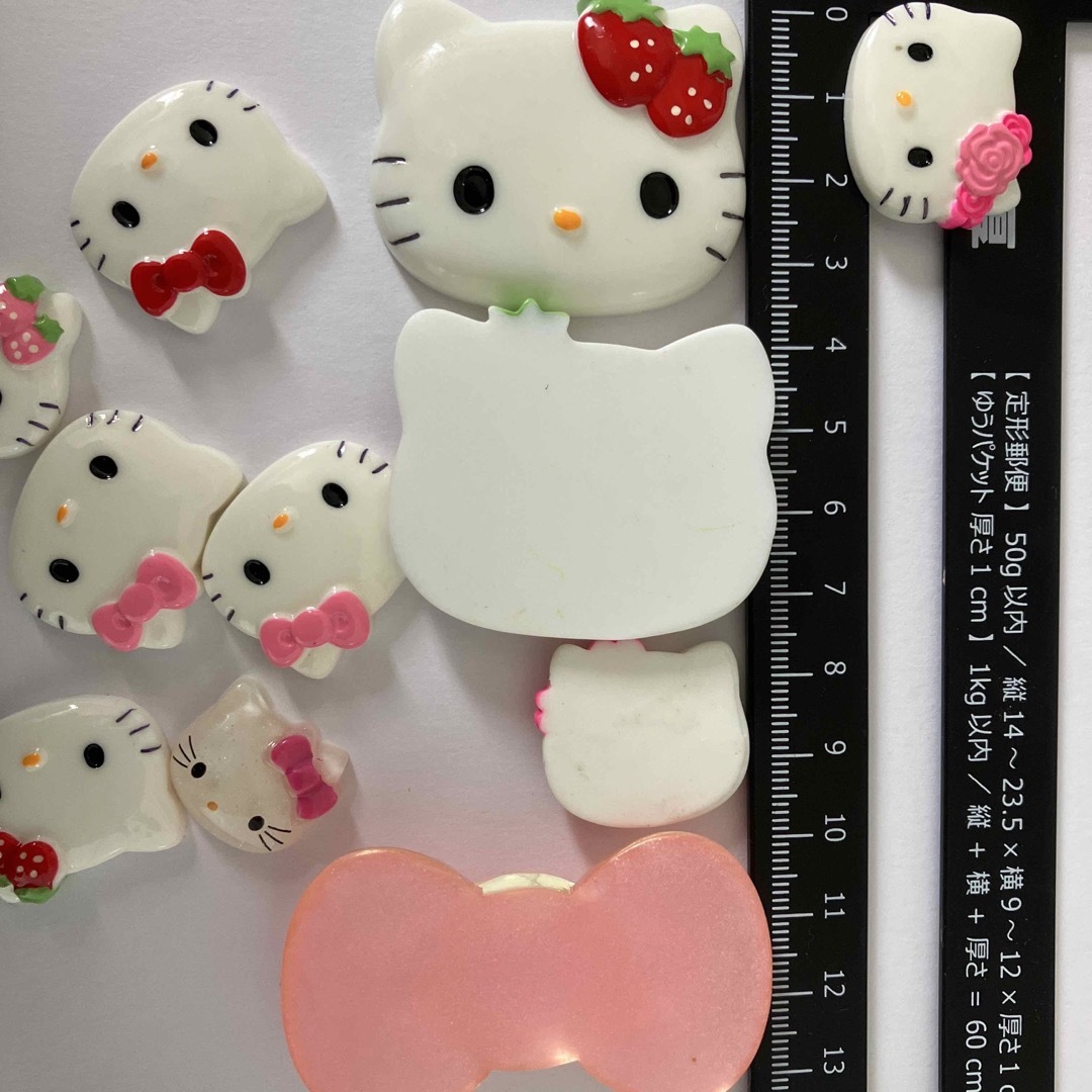 12個セット　キティちゃんパーツ エンタメ/ホビーのおもちゃ/ぬいぐるみ(キャラクターグッズ)の商品写真