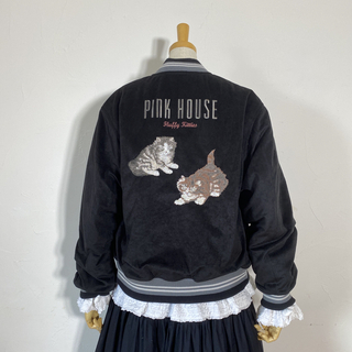 ピンクハウス(PINK HOUSE)のピンクハウス　昨年10月発売🖤定価6万3800円🖤背中に「猫」刺繍入ブルゾン🎵(ブルゾン)