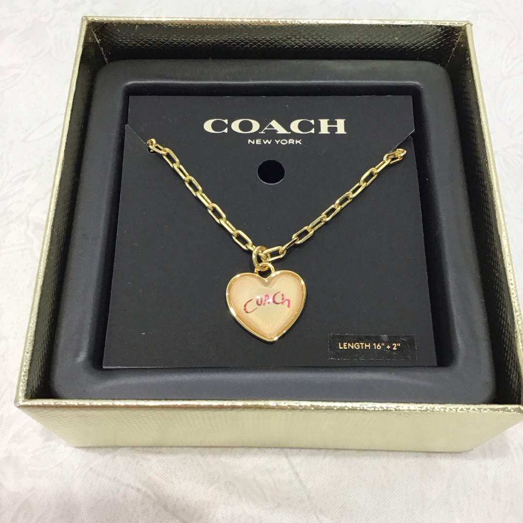 COACH(コーチ)のコーチ　ハートモチーフロゴチャーム　KB2293 レディースのアクセサリー(ネックレス)の商品写真