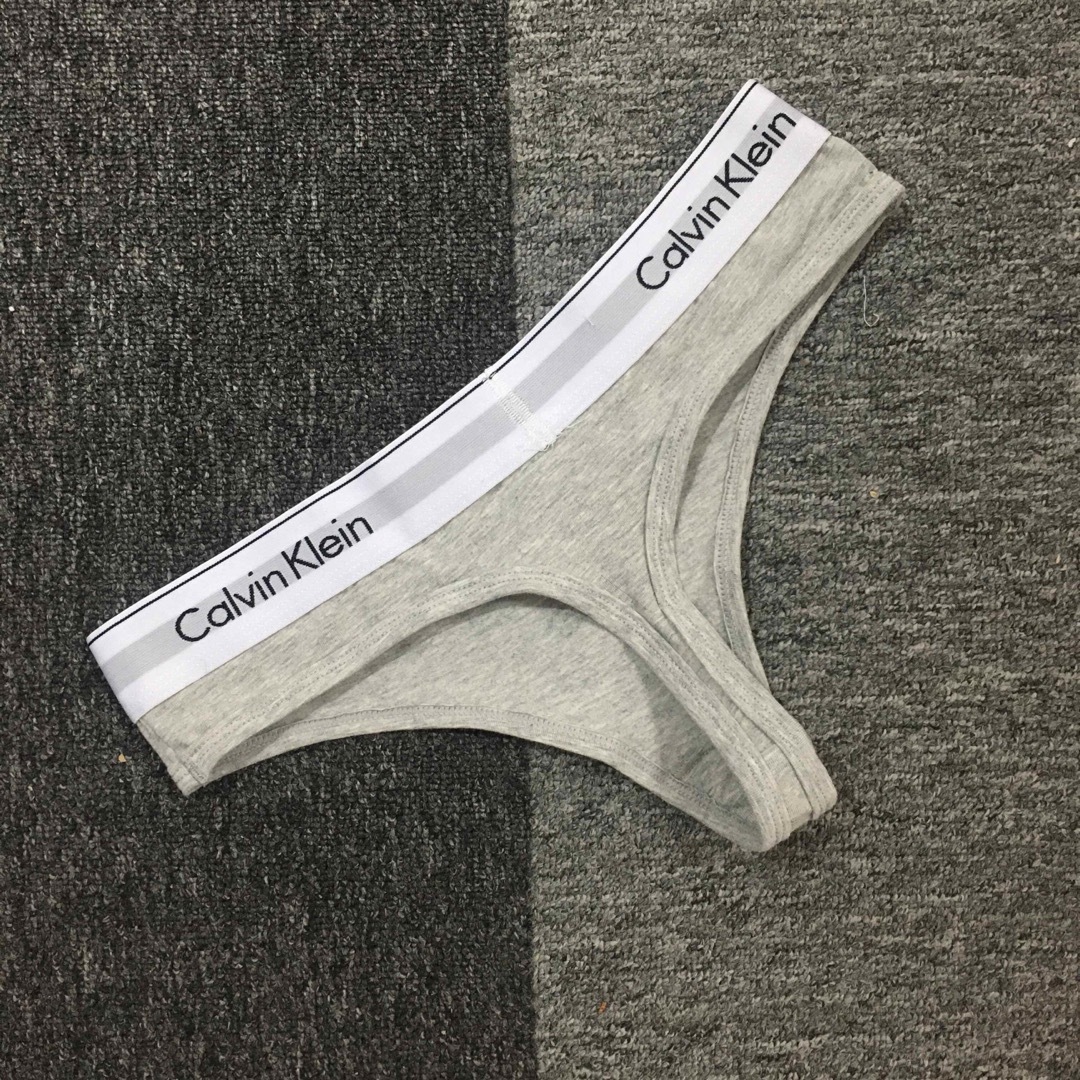 ck Calvin Klein(シーケーカルバンクライン)のカルバンクライン　レディース　上下セット　ブラ&ショーツTバッグ　灰　下着　 L レディースの下着/アンダーウェア(ブラ&ショーツセット)の商品写真