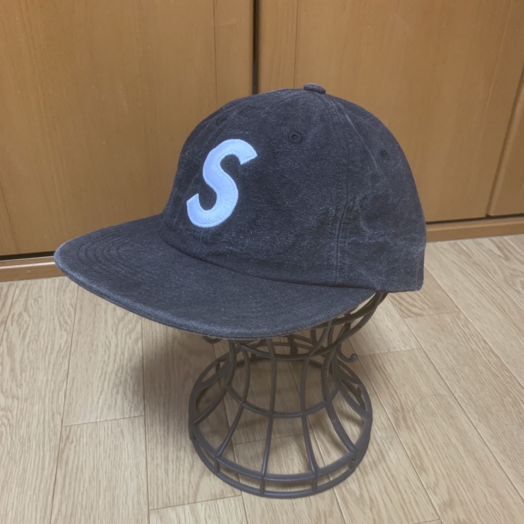 Supreme(シュプリーム)のSupreme Washed Denim SLogo 6-Panel Black メンズの帽子(キャップ)の商品写真