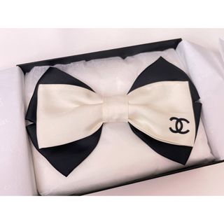 シャネル CHANEL 新品 ココマーク リボン レザー バレッタ 白 ホワイト