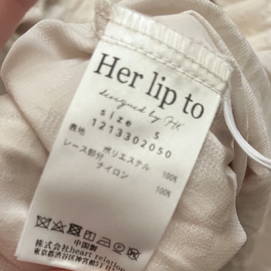 Her lip to(ハーリップトゥ)のHerlipto Bow-Tie Lace Trimming Blouse   レディースのトップス(シャツ/ブラウス(長袖/七分))の商品写真