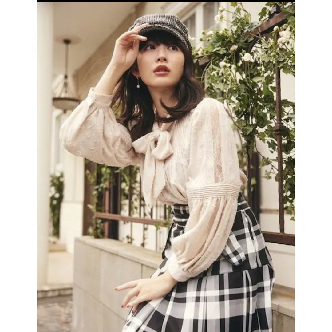 Her lip to Lace Trimmed Bow-Tie Blouse 白-