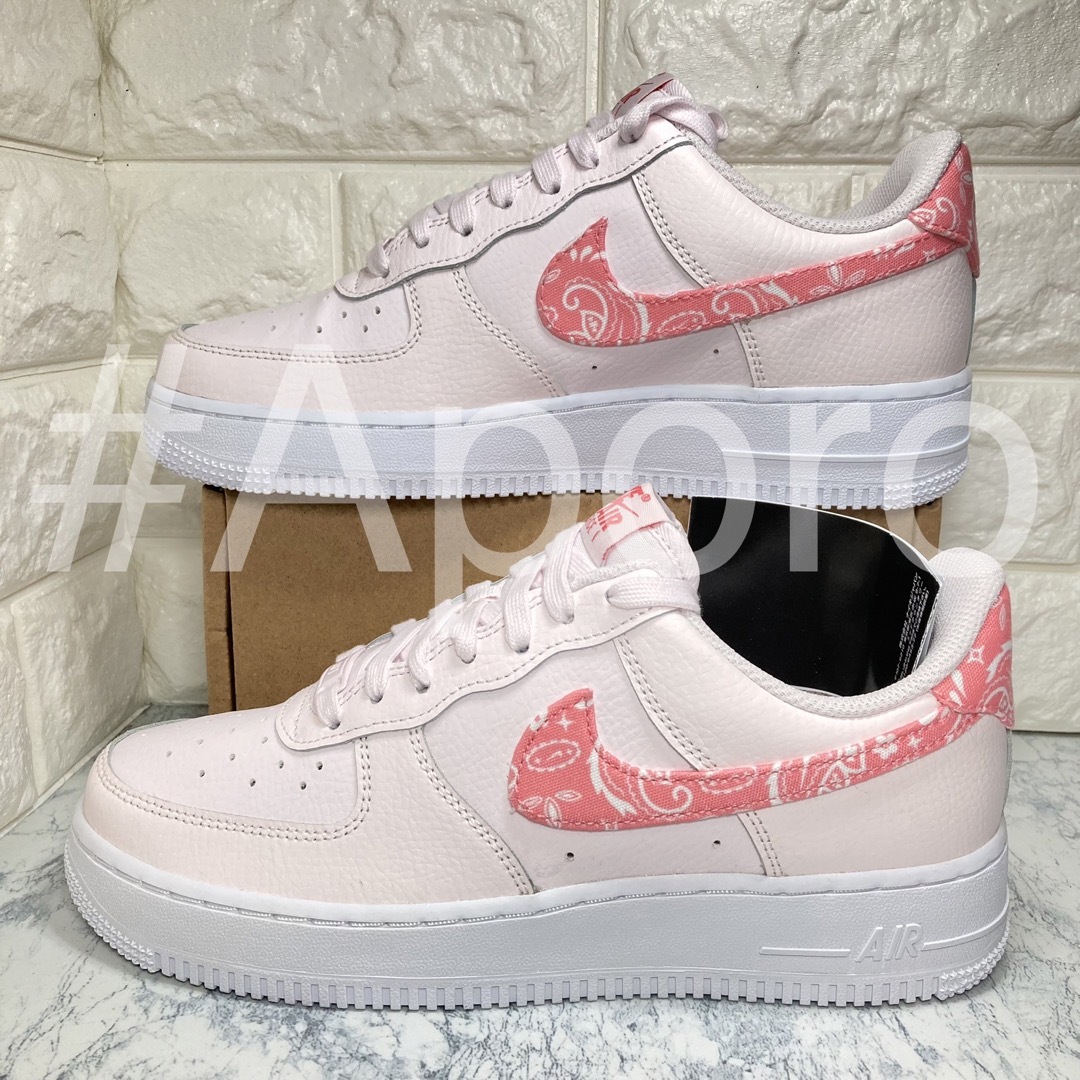 NIKE(ナイキ)のNIKE ナイキ  AIR FORCE 1 ペイズリー　ピンク　25.5 限定 レディースの靴/シューズ(スニーカー)の商品写真