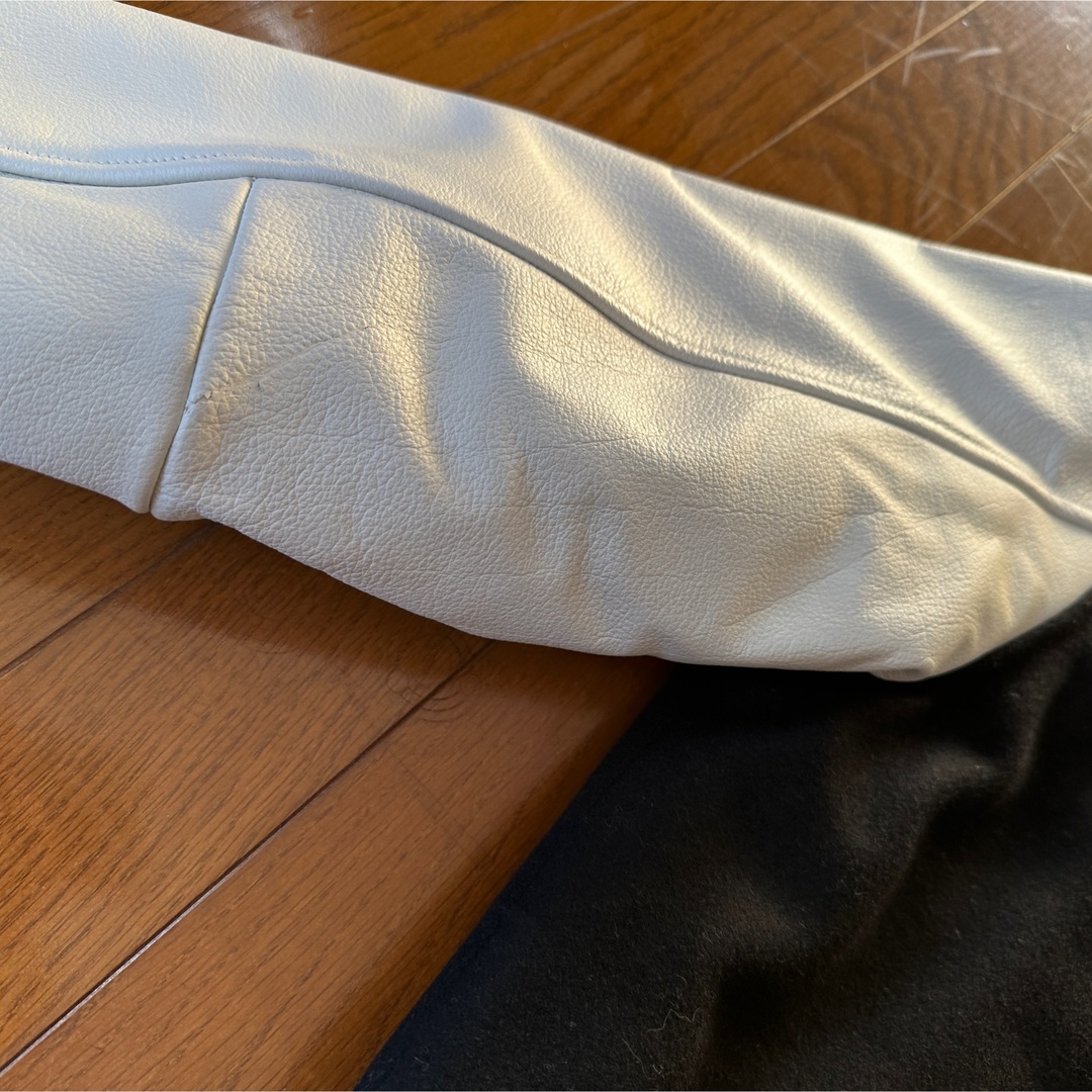 新品未使用　袖本革レザースタジャン　白黒無地 メンズのジャケット/アウター(スタジャン)の商品写真