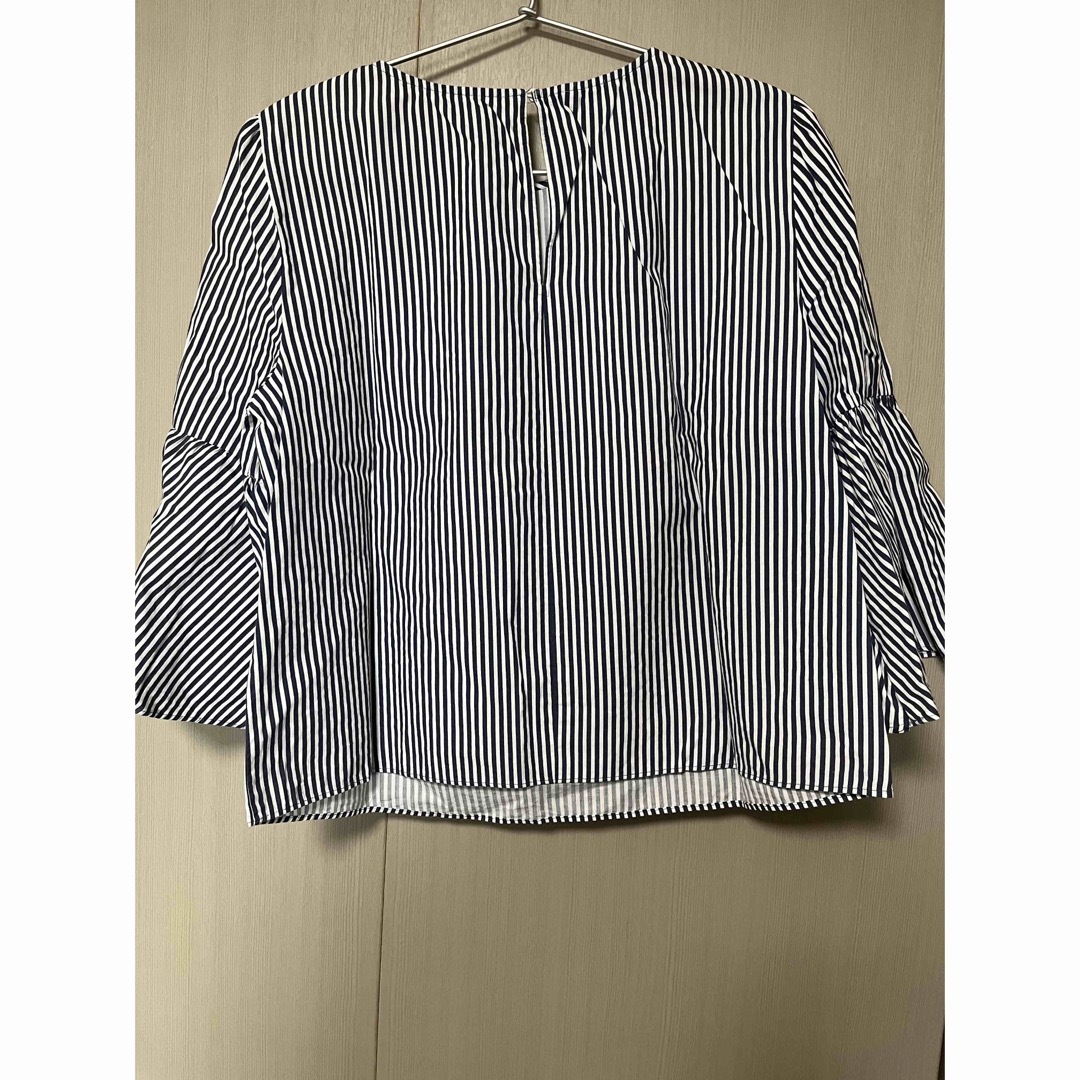 ZARA(ザラ)のZARA ストライプフリルシャツ レディースのトップス(シャツ/ブラウス(長袖/七分))の商品写真