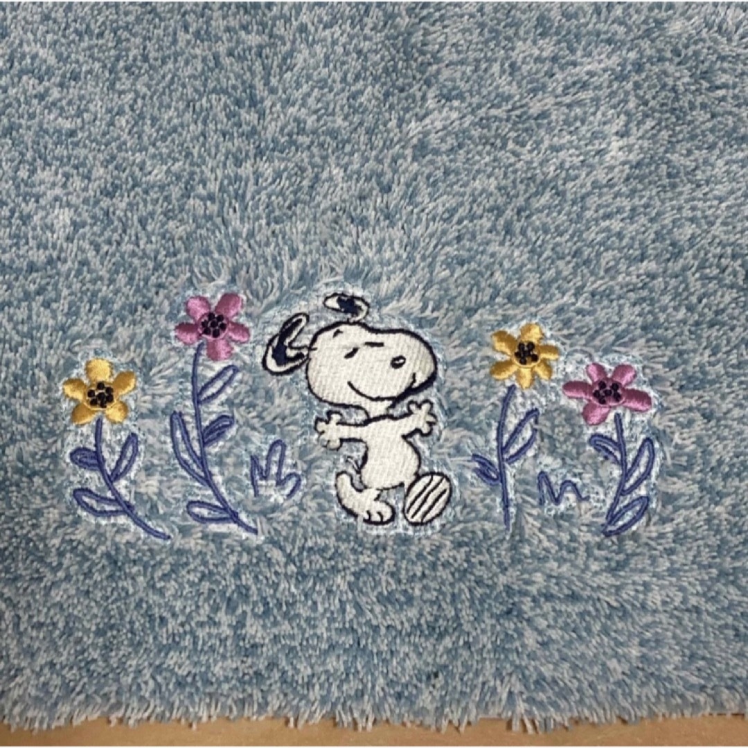 SNOOPY(スヌーピー)の新品◎お得 スヌーピー ふんわり　バスマット　イラストレーション　滑り止め加工 インテリア/住まい/日用品のラグ/カーペット/マット(バスマット)の商品写真