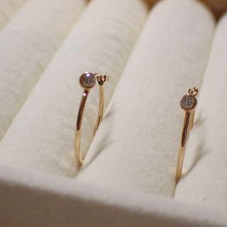 スタージュエリー(STAR JEWELRY)のK18スタージュエリー　ムーンセッティング0.04ctダイヤモンドフープピアス(ピアス)