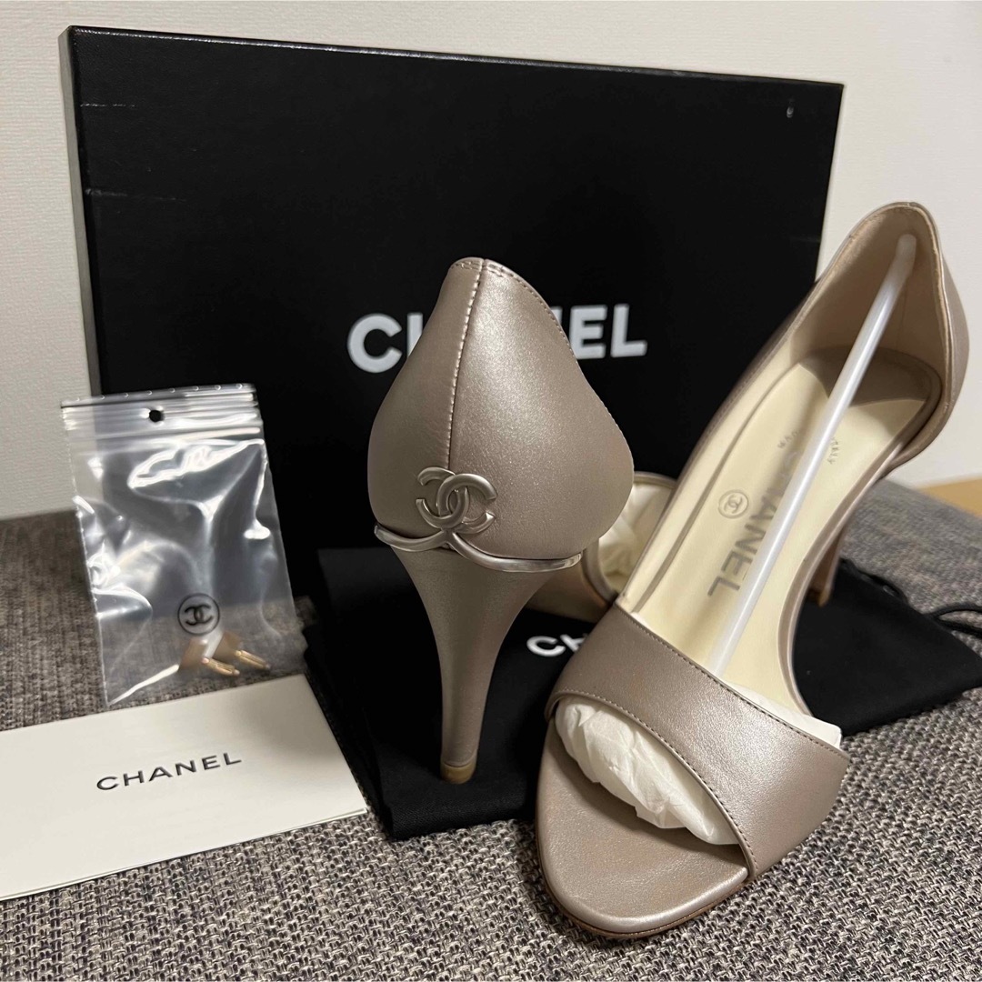 靴/シューズ新品未使用CHANEL確実正規品ココマークオープントゥパンプス36