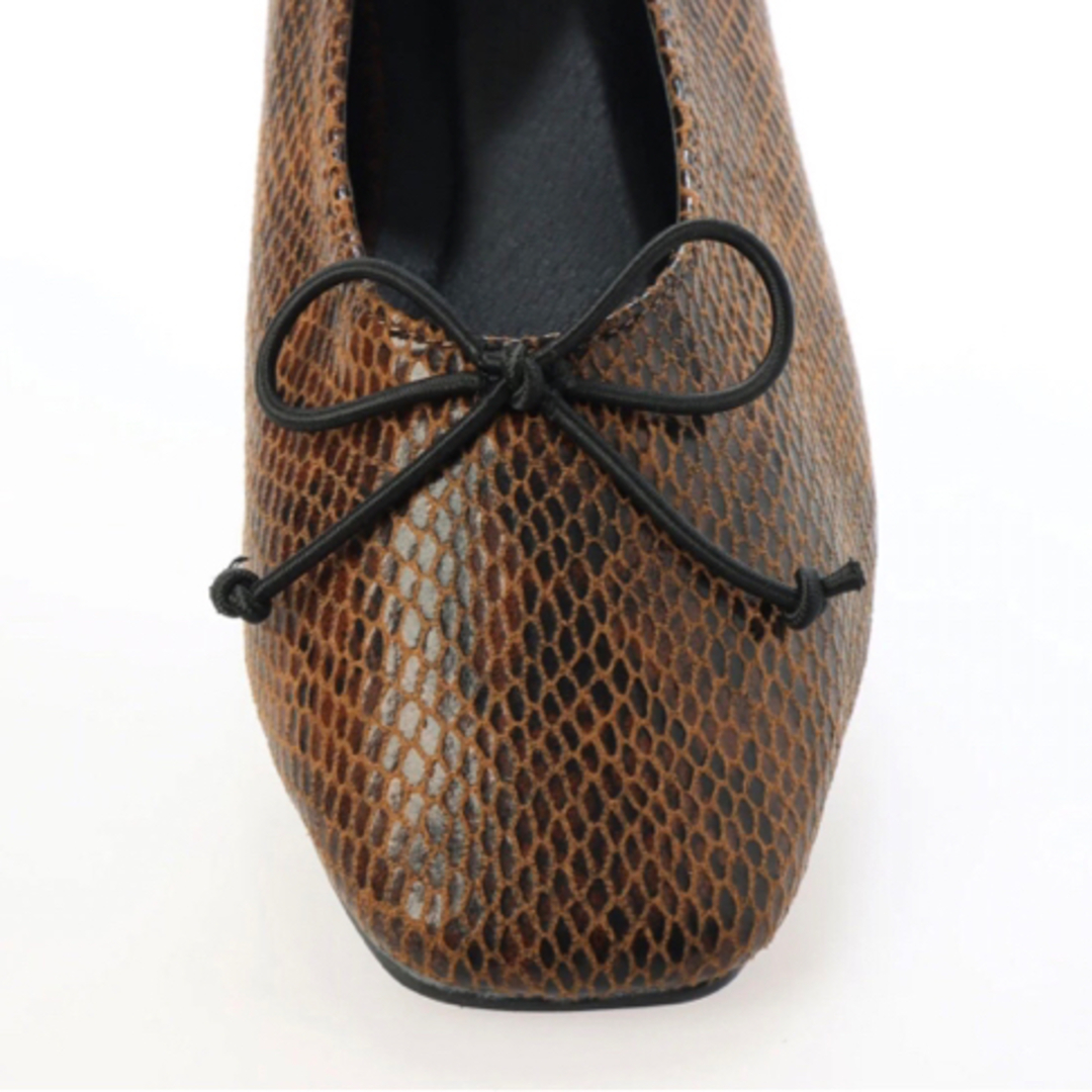 alala(アララ)のスクエアバレエシューズ　バブーシュ（ブラウン系パイソン柄 レディースの靴/シューズ(ハイヒール/パンプス)の商品写真