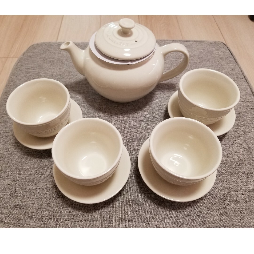 LE CREUSET - ル・クルーゼ ティーポット&カップ&ソーサーのセットの