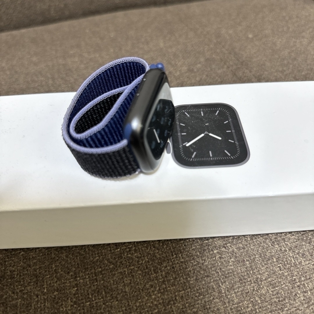 Apple Watch(アップルウォッチ)の【美品】Apple Watch 40mmケース ミッドナイトブルースポーツループ スマホ/家電/カメラのスマホ/家電/カメラ その他(その他)の商品写真