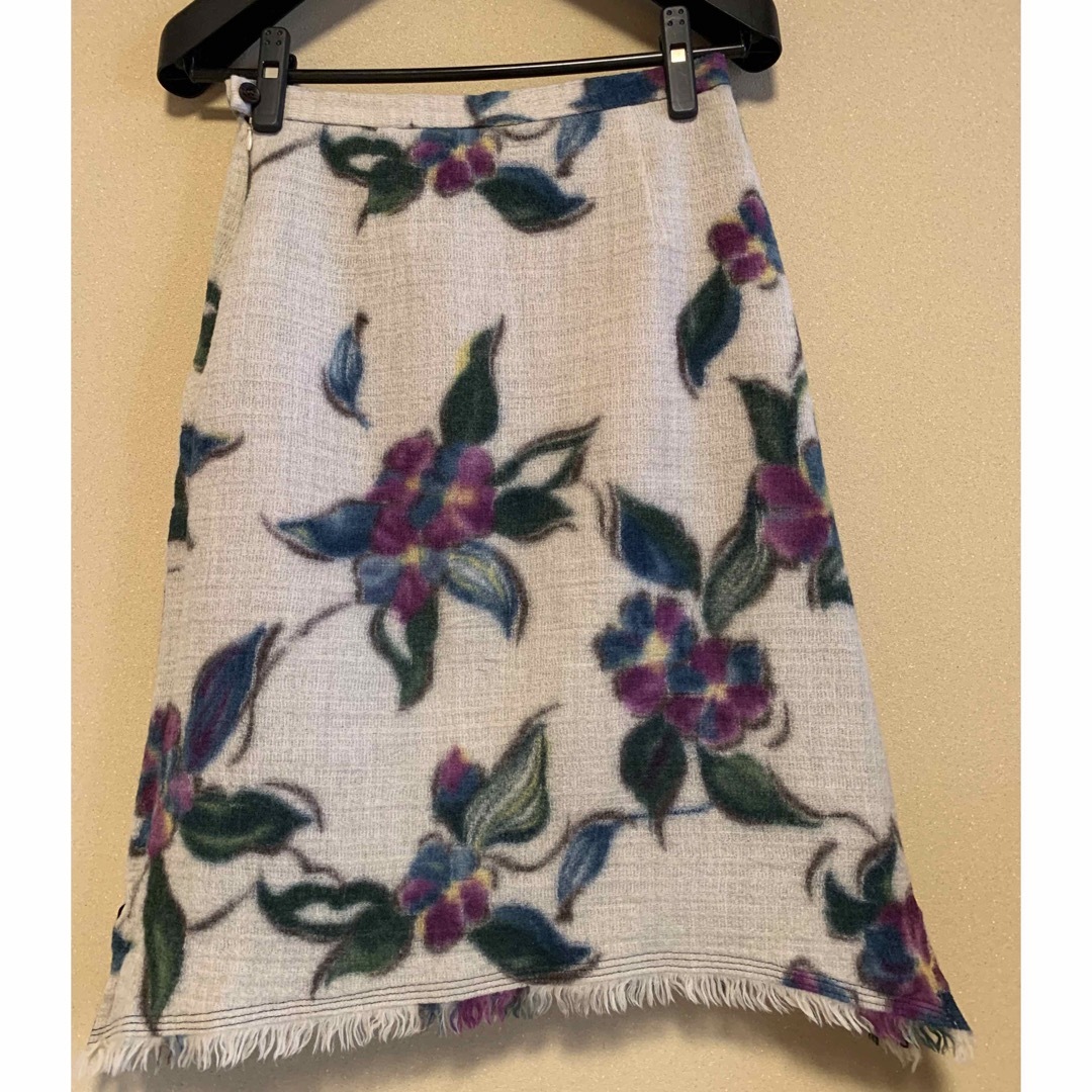 45rpm(フォーティーファイブアールピーエム)のパラスパレス  ウール　フリンジスカート　3 紫紺野牡丹柄 レディースのスカート(ひざ丈スカート)の商品写真