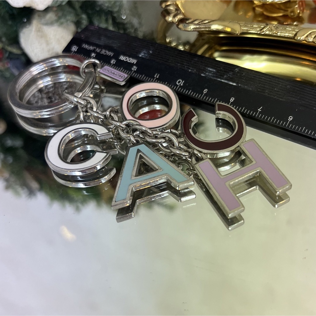 COACH(コーチ)のCOACH キーホルダー keycharm コーチ ロゴチャーム パステルカラー レディースのアクセサリー(チャーム)の商品写真