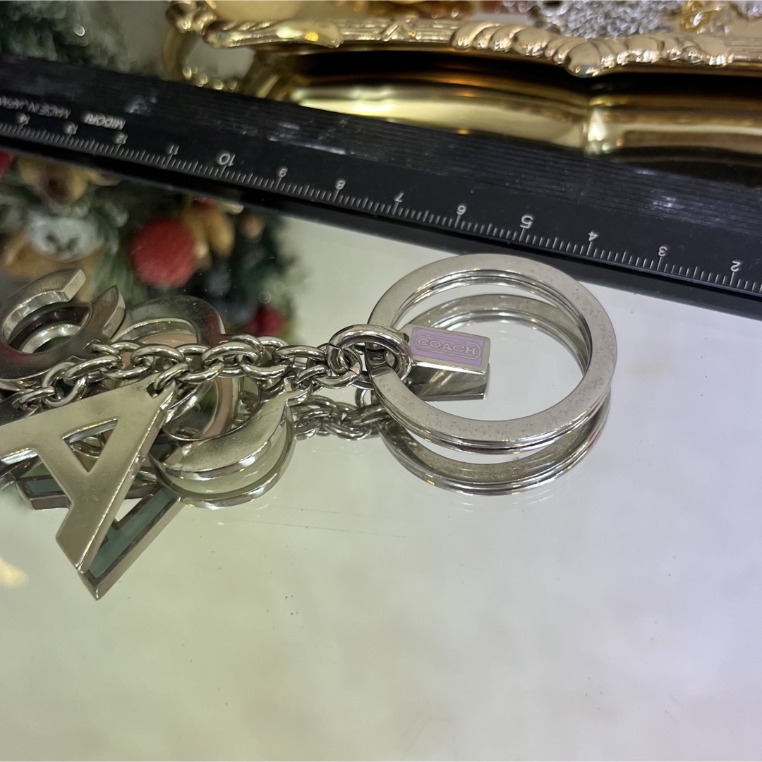 COACH(コーチ)のCOACH キーホルダー keycharm コーチ ロゴチャーム パステルカラー レディースのアクセサリー(チャーム)の商品写真